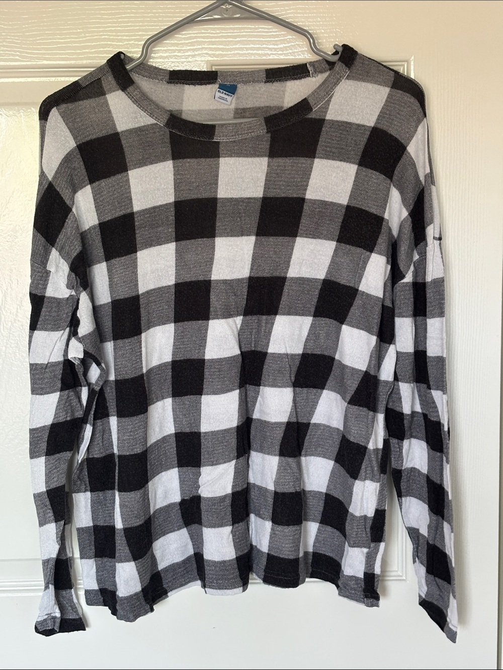 29. Old Navy Black & White Buffalo Check Long-Sleeve PJ Top Size Medium